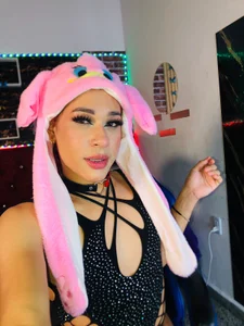 angelitasexxxhot: “Playful and sexy with my cute hat 💋🎩” ( 7 фото)