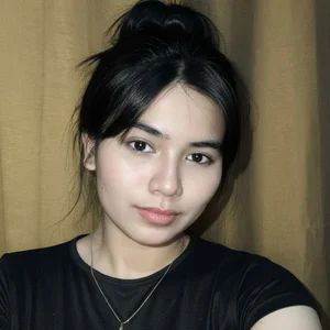 SarinaWhisenton Public Pic 2