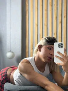 AndyBlake_ “I look innocent… but I don’t always behave 😇😏” Bilde 6