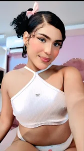 babyAnthonella Je suis l à, ladybug Une fille en action et dangereusement sexuelle 🍑💋 Pic 2