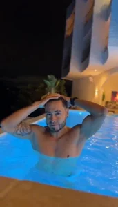 Mike-Santoss Public Billede