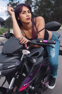 Angela_Rossee Public Pic 2