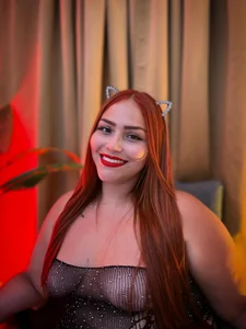 The foxy Leah od LeahxBarker  6 snímek