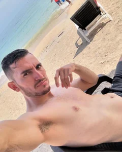 Derek_erastes Public Pic 8