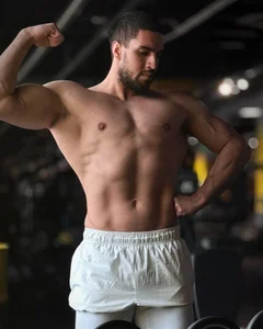 IvanHydeeGym pose Bild