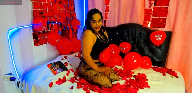 _Amara_ “A little late… but I’m still your Valentine 😈💋 Gambar 8