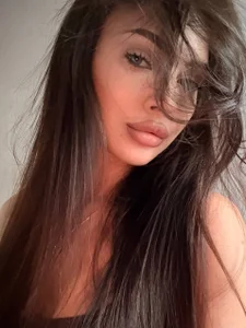 it's me 💚 de VioletLawrence  Imagens
