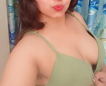 Bold-Divya1 Public slika 3