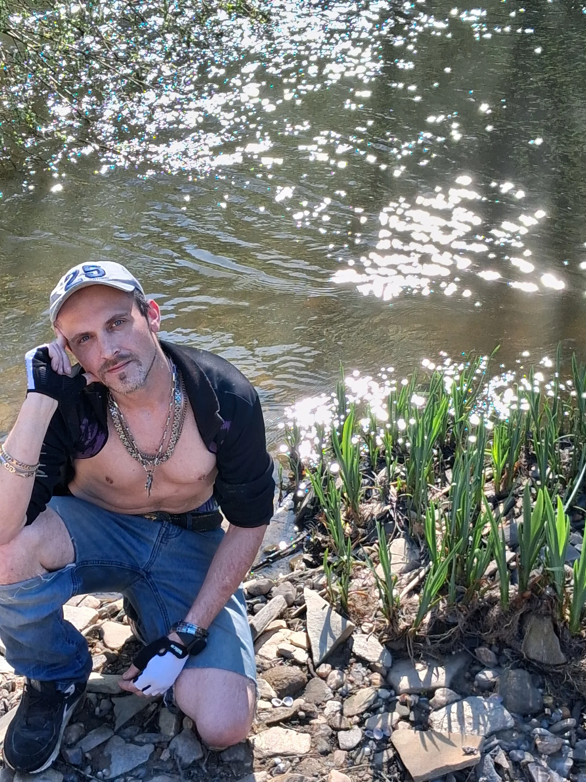 SwatRocShy Public Hình 2