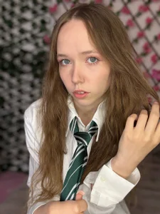 Petite_Polly She was the baddest student📚 Bilde 3