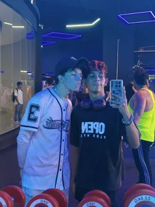 Bryan_Santos_z Public Gambar 5