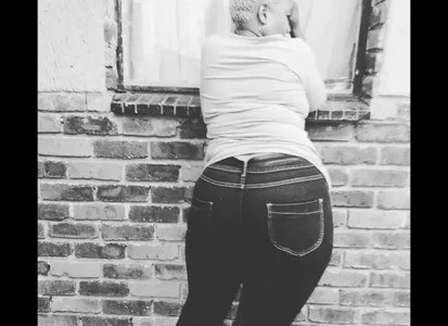 THICKPUSSYDIVAX_ Public Pic 2
