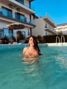 Kimi_ko_ What if I "accidentally" lose my panties In the pool? 🏊‍♀️💦 Pic 2