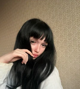 Flora_Ray Public Pic 2