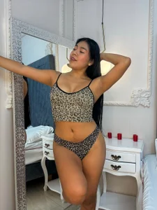 Leandra-Johnson: Between us there’s a fire no one else sees.🔥 ( 3 фото)