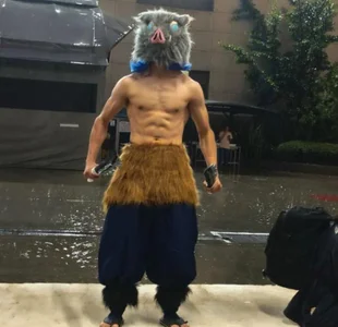 Davitfitnosuke Cosplay Gambar