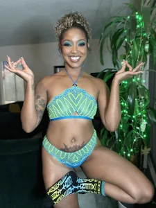 lotuslain Blue green yogini Pic 8