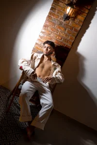 Lucas_West_ Some stories start with a look Pic 4
