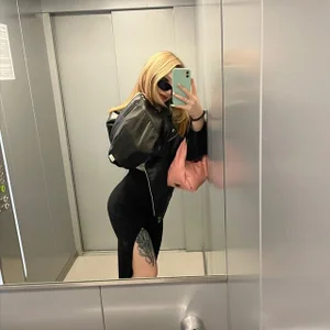 MissMeowMeow_ Public Pic