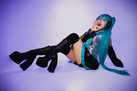 Hatsune Miku cosplay💙 de vi_anaya  4 photos