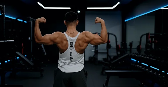 ChoreyTaiylor Pumped up at the gym 🥵 hot muscles🔥 Foto 4