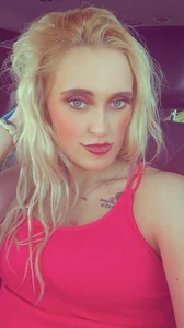 StrawberryCheww Public Immagine  3