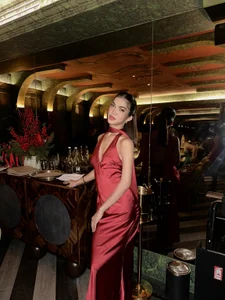 CassieSommereux lady in red 💋 圖片