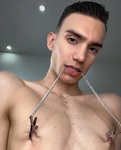 I LOVE STIMULATING MY NIPPLES. de Alan_Real  4 photos