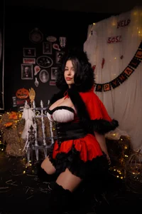 Iara_Smith1 the color of danger come closer 🎃 사진 2