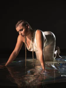 alaia_greyy You know perfectly what I mean with my gaze Foto 3