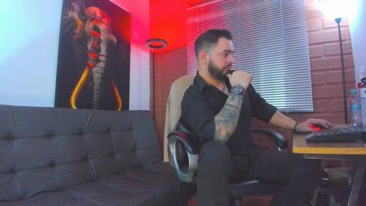 Ethan_Castellanoの👔👔🧦の 2枚の写真