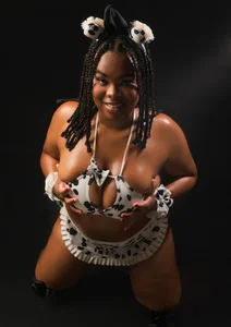 EbonyHenner Curves that speak louder than words Billede 2