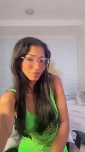 ScarletEvanss_ Selfie time in green 🍃 Pic 2