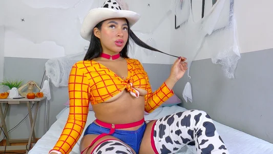 drooling4daddyの🔥 The saloon is open and the cowgirl is ready to welcome you!の 5枚の写真