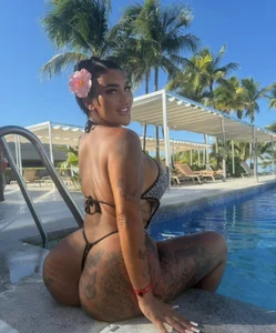 BIGBOOTYELLIEXXX Public Pic