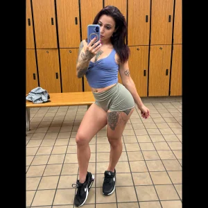 QueenLolaX Another Gym Day Pic 3