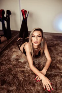 MayaHale: Public ( 6 фото)