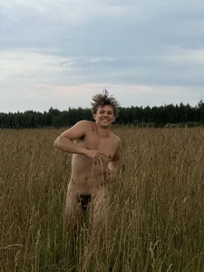 prince_nik field and naked  2. fénykép