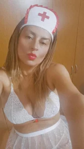Latiinvenushot sexy nurse 👩‍⚕️ Foto 3