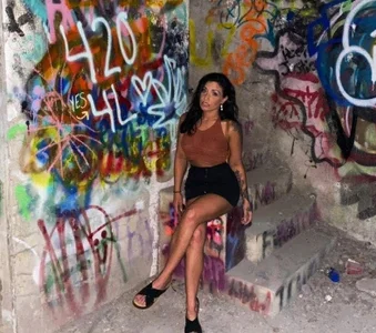 ValayaNoire Next bad habit  2টি ছবি