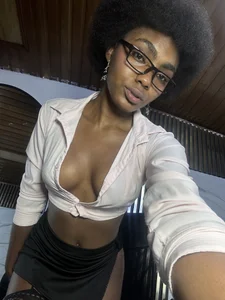 Good girl glasses, but you know...😈 de Asha_zuri69 Foto 4