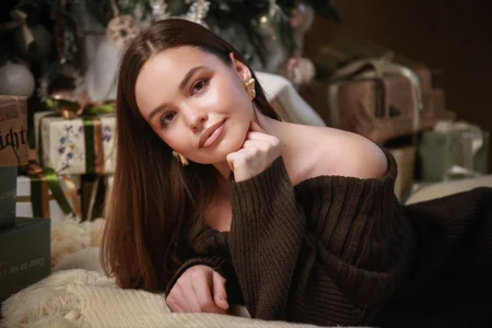 HollyGrier Xmas sexy gift Pic 3