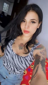 Kitten_Hot_ Public Gambar