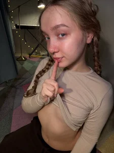 bambi_lu wanna see those underboobies? Foto 3