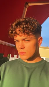 Public de boyitarussian  4 Imagens