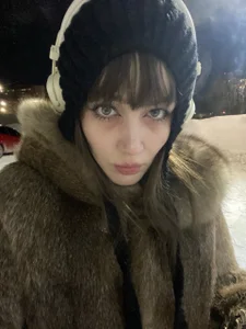 ElisabethIce: Public ( 8 фото)