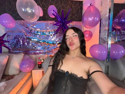Happy birthday to me 🩷🎀 de im_miaadoll  3 photos