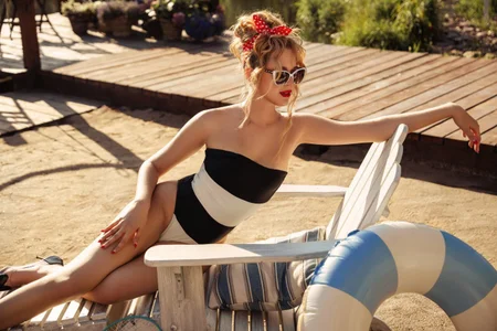 Beckie_White 𝚋𝚊𝚛𝚋𝚒𝚎 𝚘𝚗 𝚝𝚑𝚎 𝚋𝚎𝚊𝚌𝚑 Poză 7