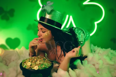 Kimkalifa_ Happy San Patricio 💚 Pic 3