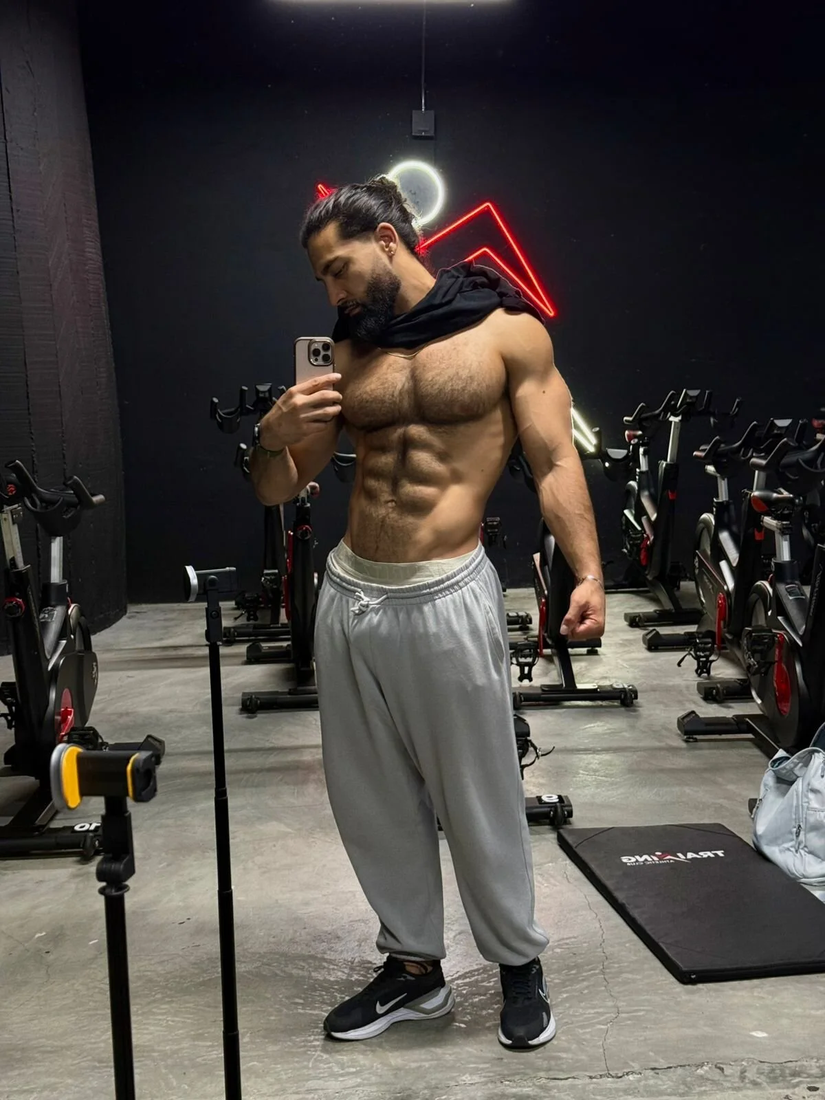 Max_strong01 Trending Plaatje 1682